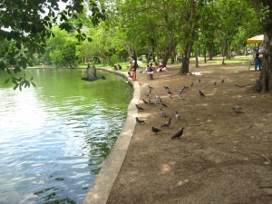 buddhamonthon-lake